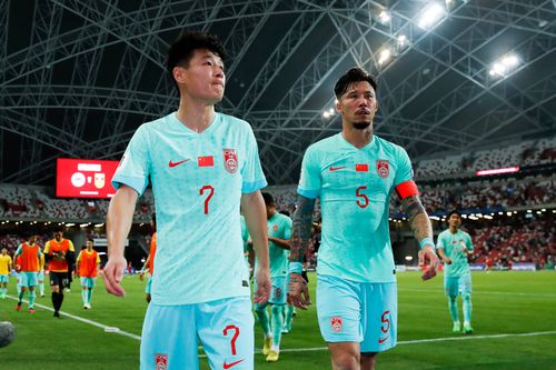 Zhang Linpeng (34 de ani), căpitanul naționalei Chinei, și-a anunțat retragerea din fotbalul internațional. Fundașul stânga n-a putut digera ultimul rezultat, remiza 2-2 cu Singapore.
