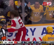 Filip Forsberg (Nashville Predators) și Moritz Seider (Detroit Red Wings) FOTO: captură video
