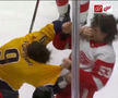 Filip Forsberg (Nashville Predators) și Moritz Seider (Detroit Red Wings) FOTO: captură video