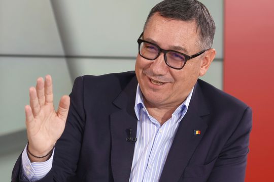 Victor Ponta, în platoul emisiunii „Pritenii lui Ovidiu”. FOTO: Cristi Preda (GSP.RO)
