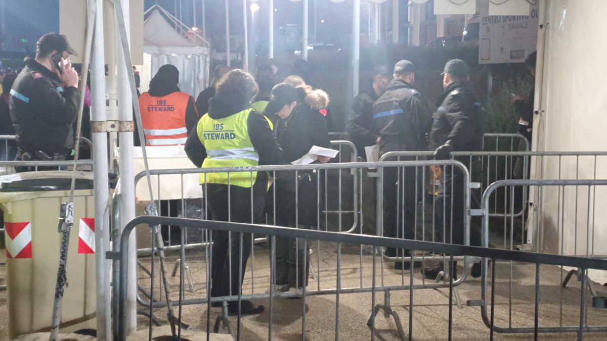 Cozi la porți înainte de San Marino - România / foto: Cristi Preda