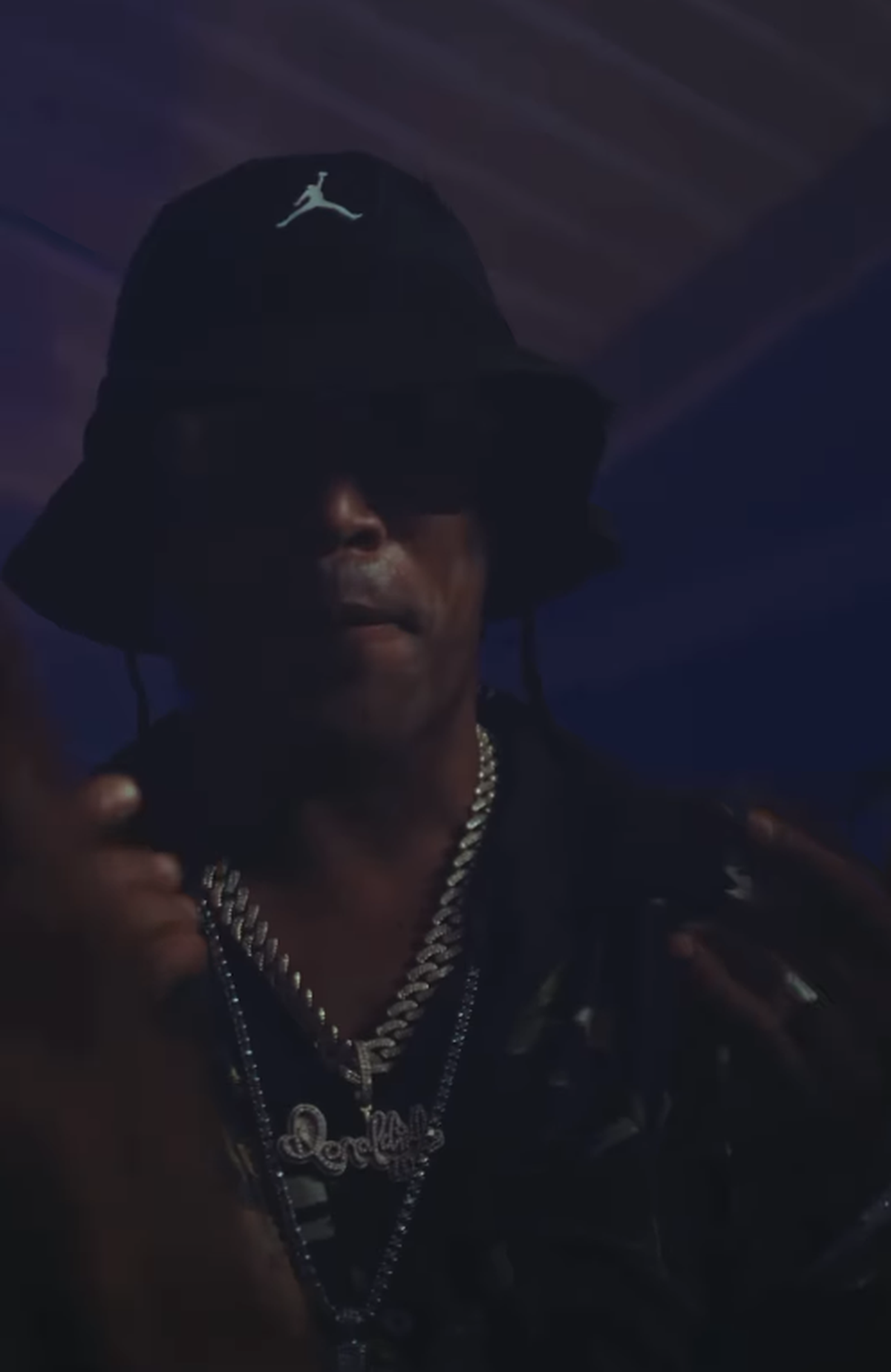 Ronaldinho a petrecut ca-n povești, 3 zile și 3 nopți » Imagini geniale: grătare și dans pe mese până în zori