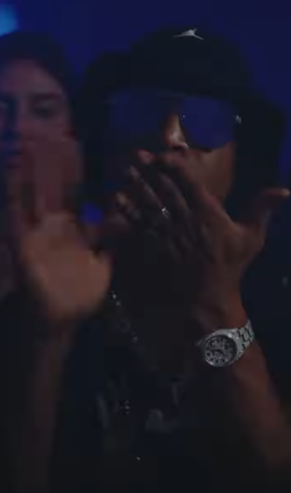 Ronaldinho a petrecut ca-n povești, 3 zile și 3 nopți » Imagini geniale: grătare și dans pe mese până în zori