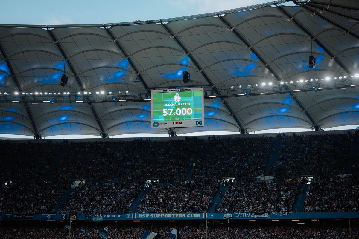 Record de spectatori în fotbalul feminin: 57.000 de fani la semifinala istorică Hamburg – Werder Bremen