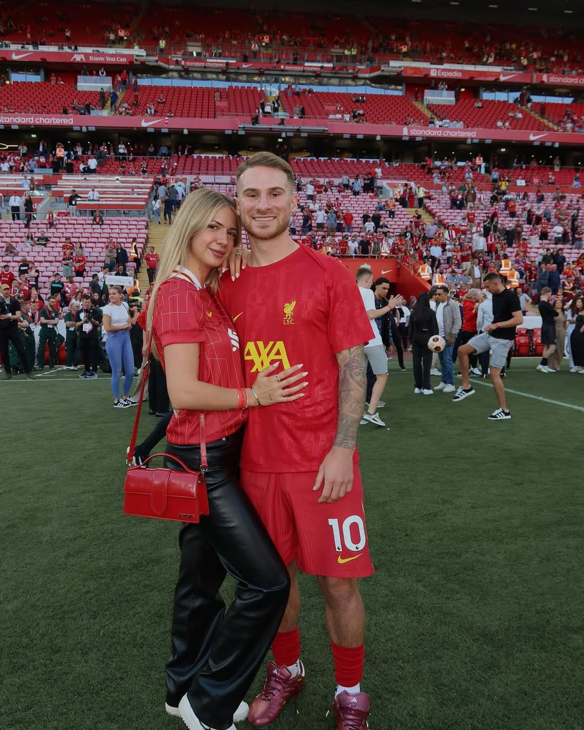 După ce s-a cuplat cu cea mai bună prietenă a fostei sale partenere, starul lui Liverpool face un nou anunț incredibil: vor avea un copil!