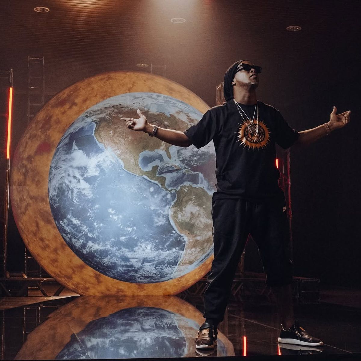 Ronaldinho a petrecut ca-n povești, 3 zile și 3 nopți » Imagini geniale: grătare și dans pe mese până în zori