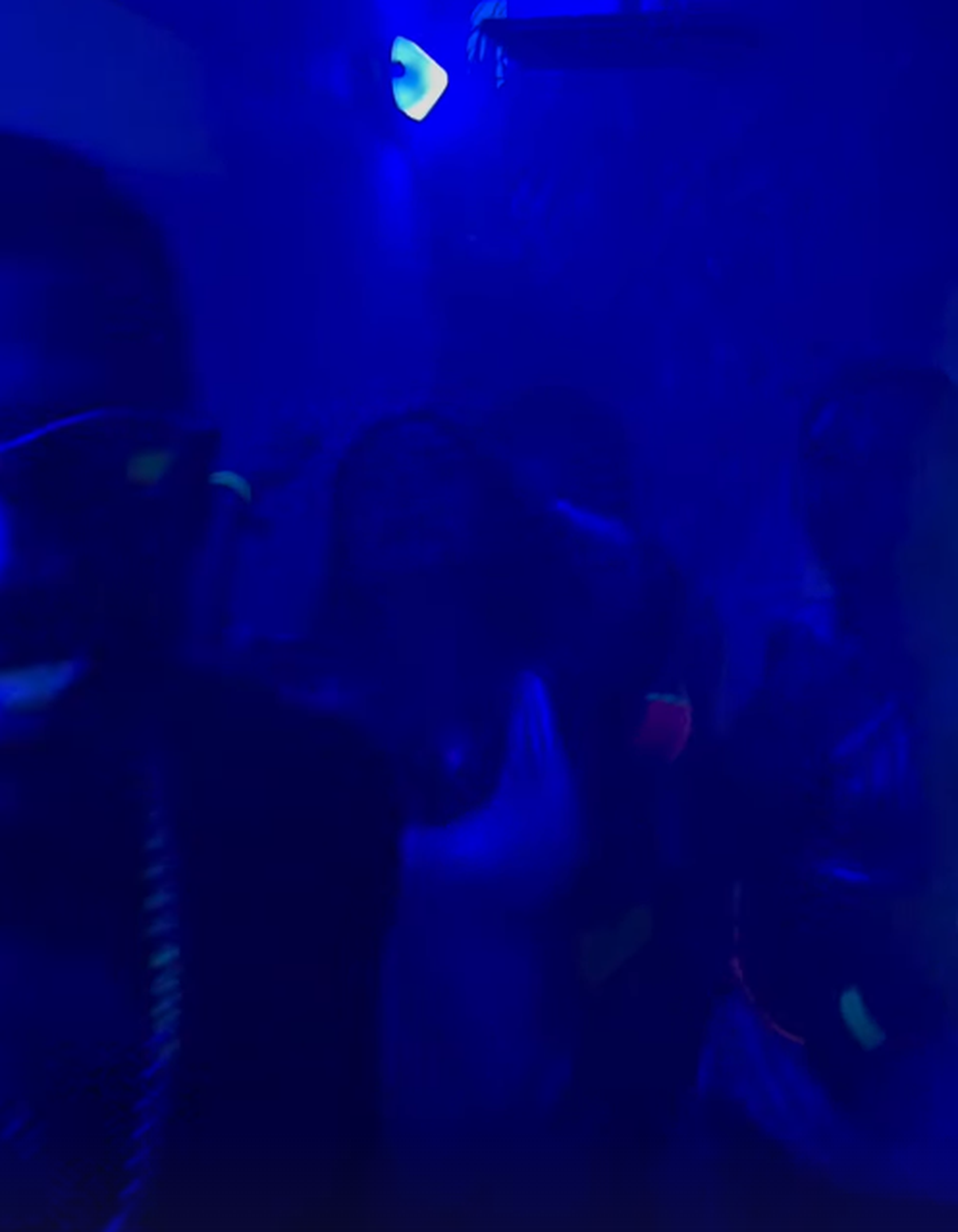 Ronaldinho a petrecut ca-n povești, 3 zile și 3 nopți » Imagini geniale: grătare și dans pe mese până în zori