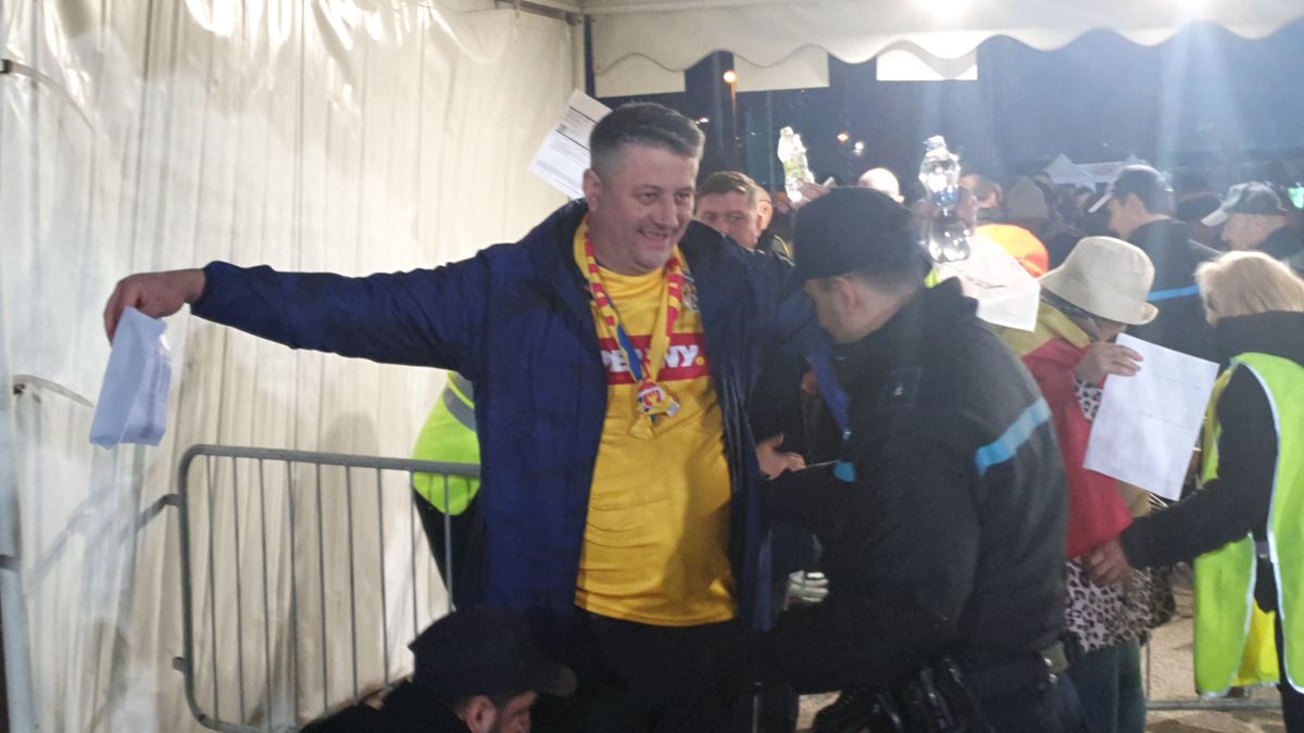 Cozi la porți înainte de San Marino - România / foto: Cristi Preda