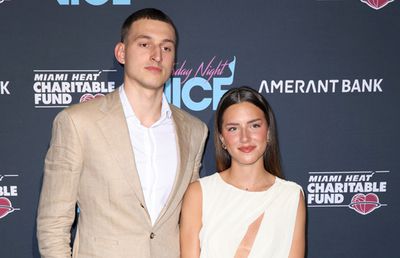 Mulți se întreabă dacă e rudă cu Novak Djokovic » Bruneta din Serbia care face ravagii în NBA