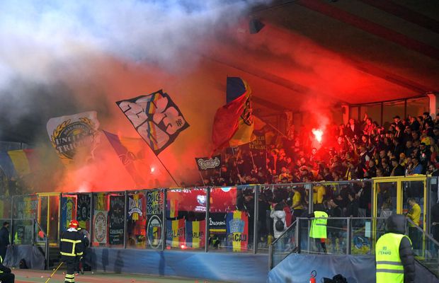 „Zidul Galben” a invadat San Marino » Imagini FABULOASE: show pirotehnic în prima repriză