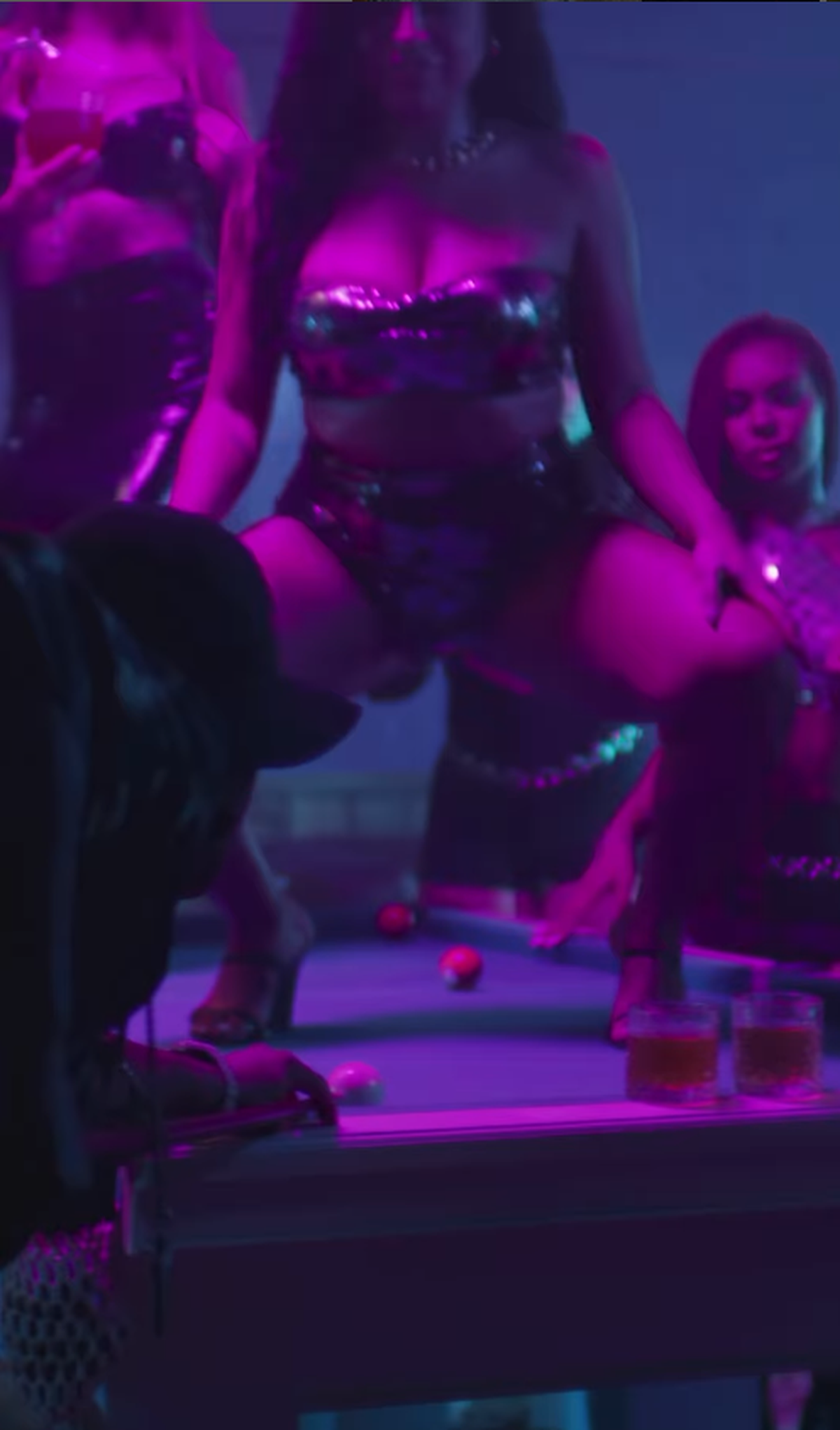 Ronaldinho a petrecut ca-n povești, 3 zile și 3 nopți » Imagini geniale: grătare și dans pe mese până în zori