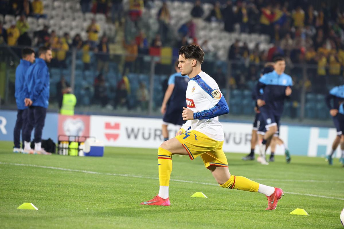 Imagini de la încălzire înainte de San Marino - România / foto: FRF