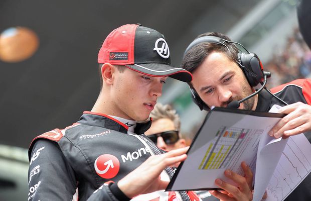 I-a luat la mișto după ce i-a depășit, apoi i-a părut rău: „Mă simt chiar prost”