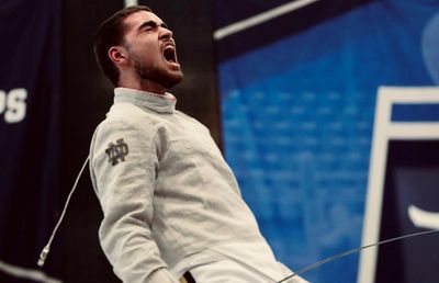 Sabrerul Radu Nițu și floretista Rebeca Cândescu - campioni NCAA pe echipe alături de University of Notre Dame