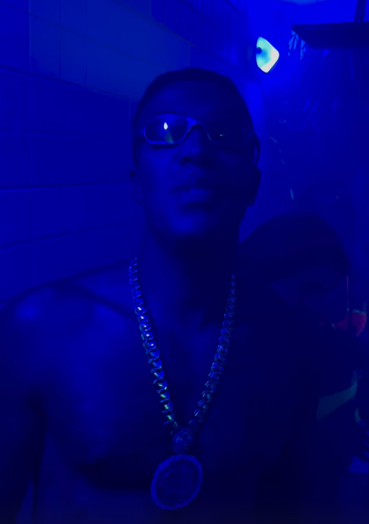 Ronaldinho a petrecut ca-n povești, 3 zile și 3 nopți » Imagini geniale: grătare și dans pe mese până în zori