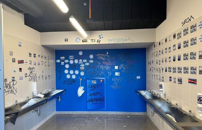 Ultrașii lui FC Magdeburg au vandalizat un stadion nou-nouț în Polonia: „Au fost mai aproape de porcii din hale decât de oameni”