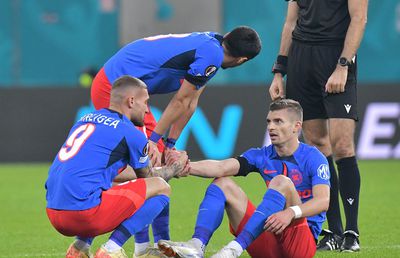 De ce cad „pe capete” jucătorii de la FCSB » Cazurile care îi dau de gândit lui Gigi Becali