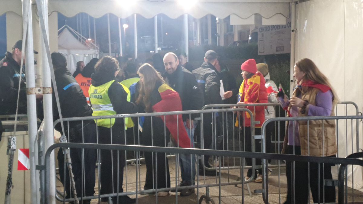 Cozi la porți înainte de San Marino - România / foto: Cristi Preda