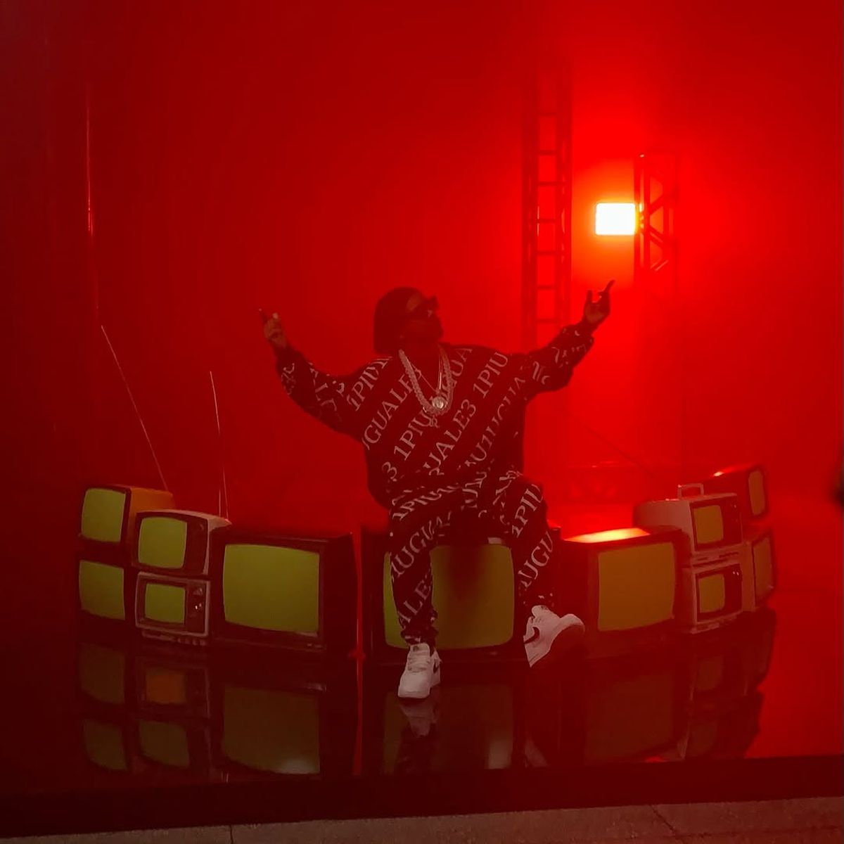 Ronaldinho a petrecut ca-n povești, 3 zile și 3 nopți » Imagini geniale: grătare și dans pe mese până în zori