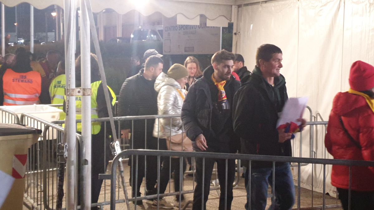 Cozi la porți înainte de San Marino - România / foto: Cristi Preda