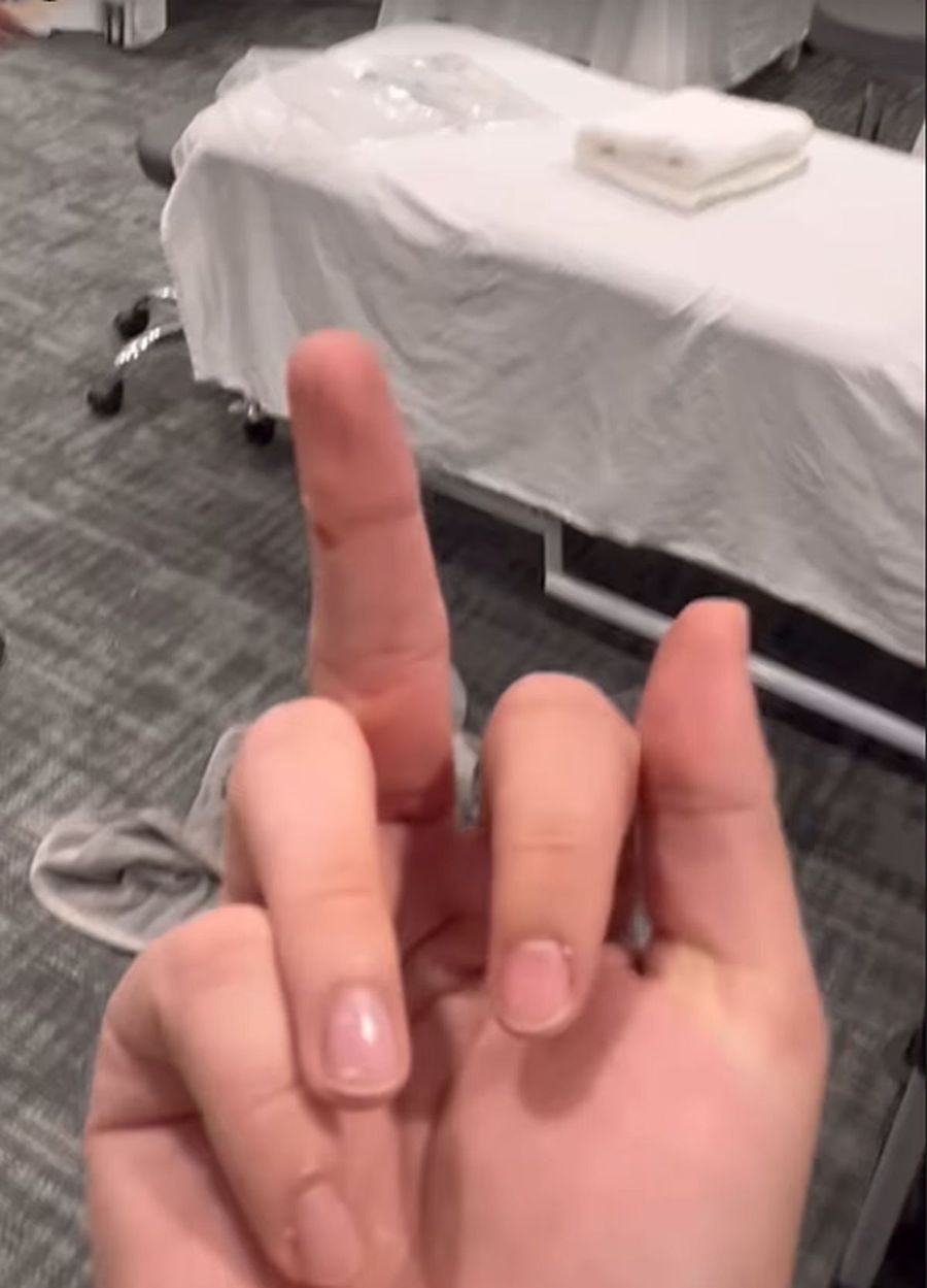 După ce a învins-o, Amanda Anisimova i-a arătat Mirrei Andreeva degetul mijlociu