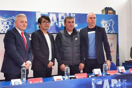 Lider la sponsorizări în Superligă, Farul Constanța a bătut palma cu un nou partener. Colaborarea cu retailerul chinez Miniso a fost anunțată în cadrul unei conferințe de presă la care au participat Gică Hagi și CEO firmei asiatice, Liang Tailong.