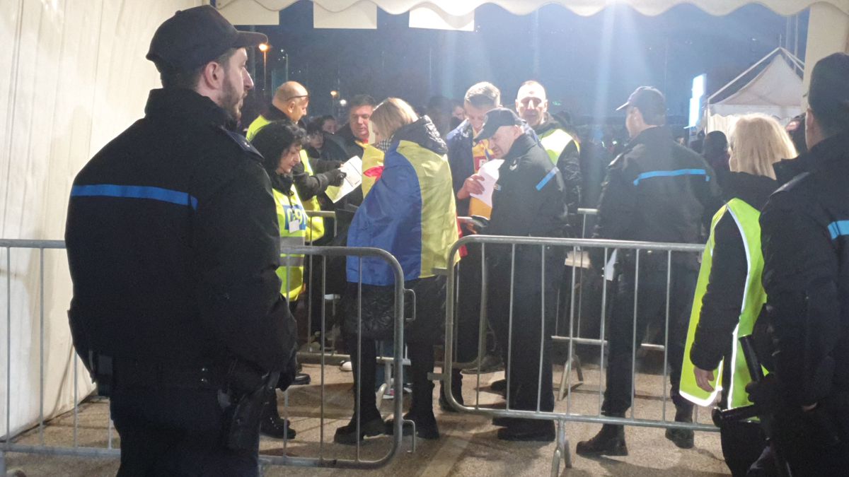 Cozi la porți înainte de San Marino - România / foto: Cristi Preda