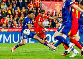 Lamine Yamal nu-l iartă pe Raphael van der Vaart: „Pantaloni lăsați, un gol, un penalty ratat și în semifinale”