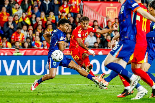 Lamine Yamal înscrie golul de 3-2 împotriva Olandei / Foto: Imago