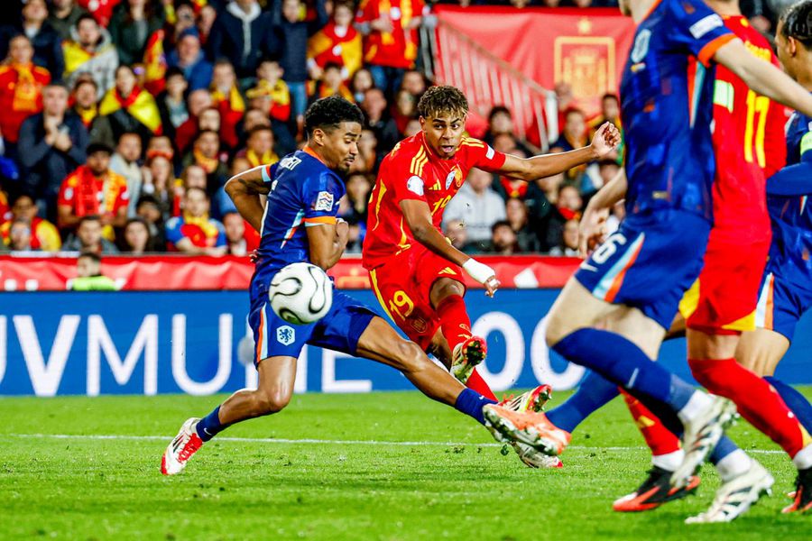 Lamine Yamal înscrie golul de 3-2 împotriva Olandei / Foto: Imago Continuă atacul lui Van der Vaart: „Nu ești nostim dacă te crezi Dumnezeu! Lumea nu se învârte în jurul tău”