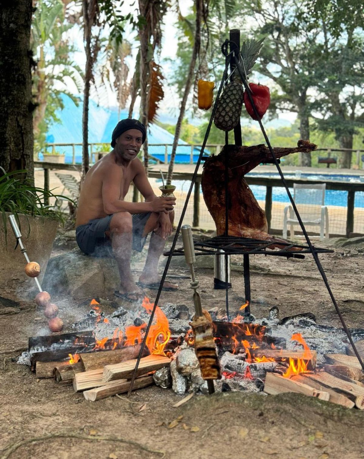 Ronaldinho a petrecut ca-n povești, 3 zile și 3 nopți » Imagini geniale: grătare și dans pe mese până în zori