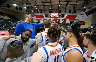 Un adolescent gigant! Ghiță Mureșan poate să fie „învins” de un baschetbalist canadian de 19 ani