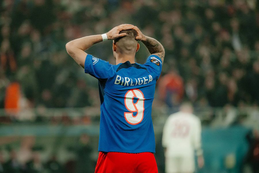 Daniel Bîrligea are o medie de 73 de minute jucate per meci la FCSB. Foto: Imago De ce cad „pe capete” jucătorii de la FCSB » Cazurile care îi dau de gândit lui Gigi Becali