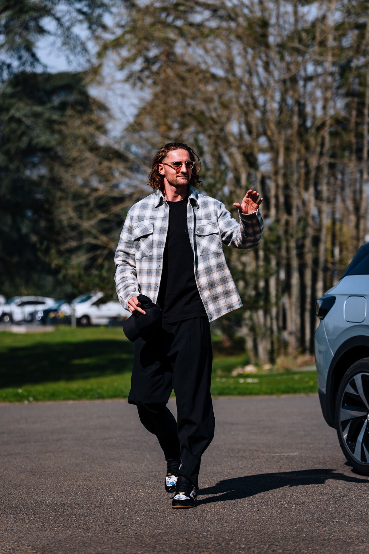 Parada modei la Clairfontaine și un val de ironii: „E vedeta Franței sau Mickey Mouse?!”