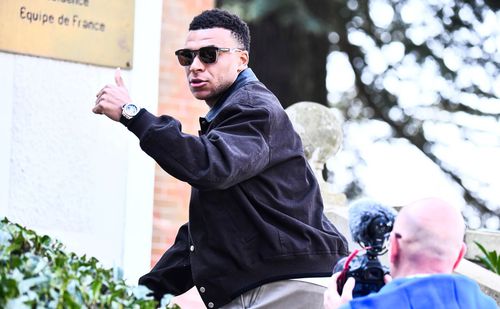 „Totul este în regulă” - pare să spună Kylian Mbappe / Foto: Imago