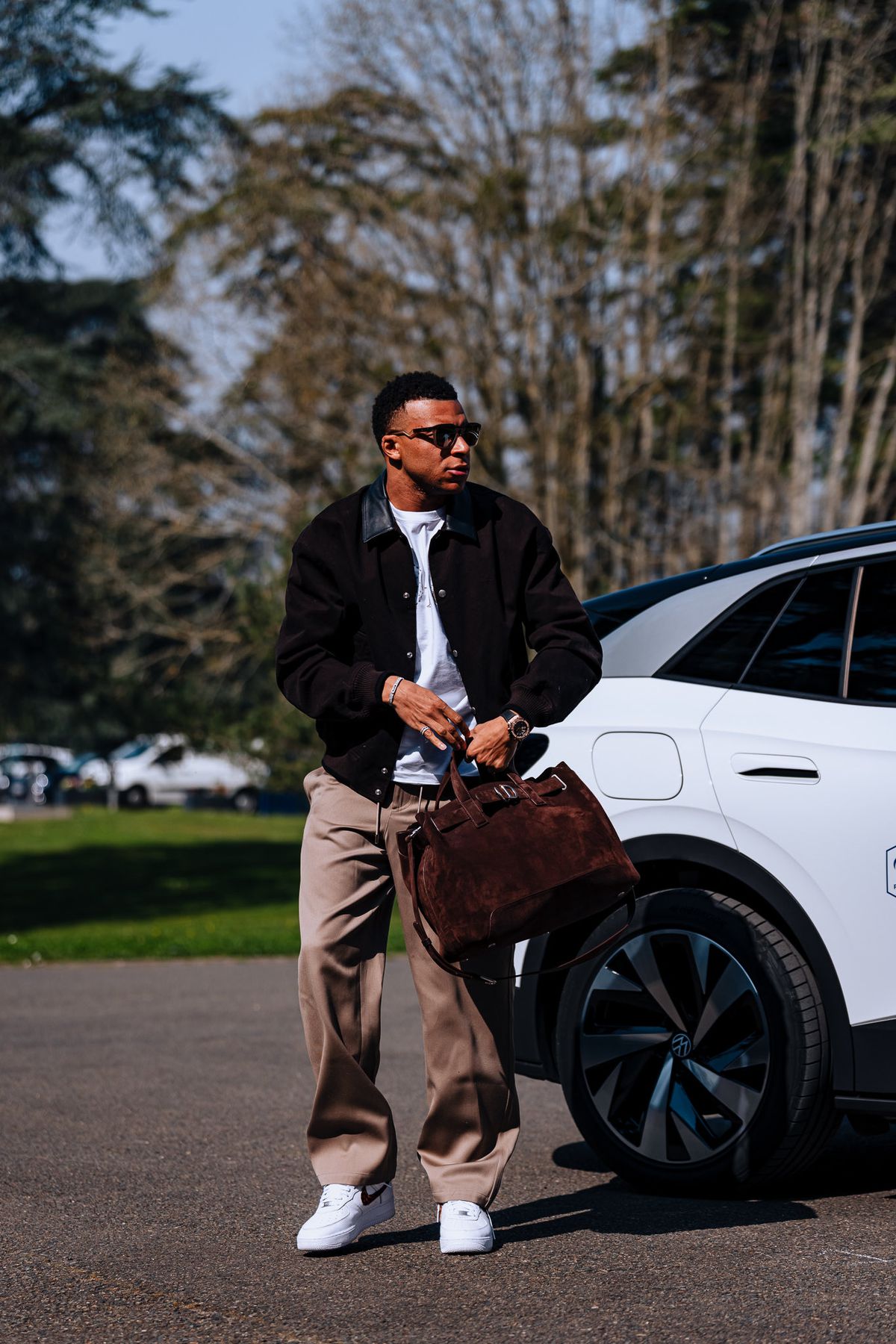 Parada modei la Clairfontaine și un val de ironii: „E vedeta Franței sau Mickey Mouse?!”