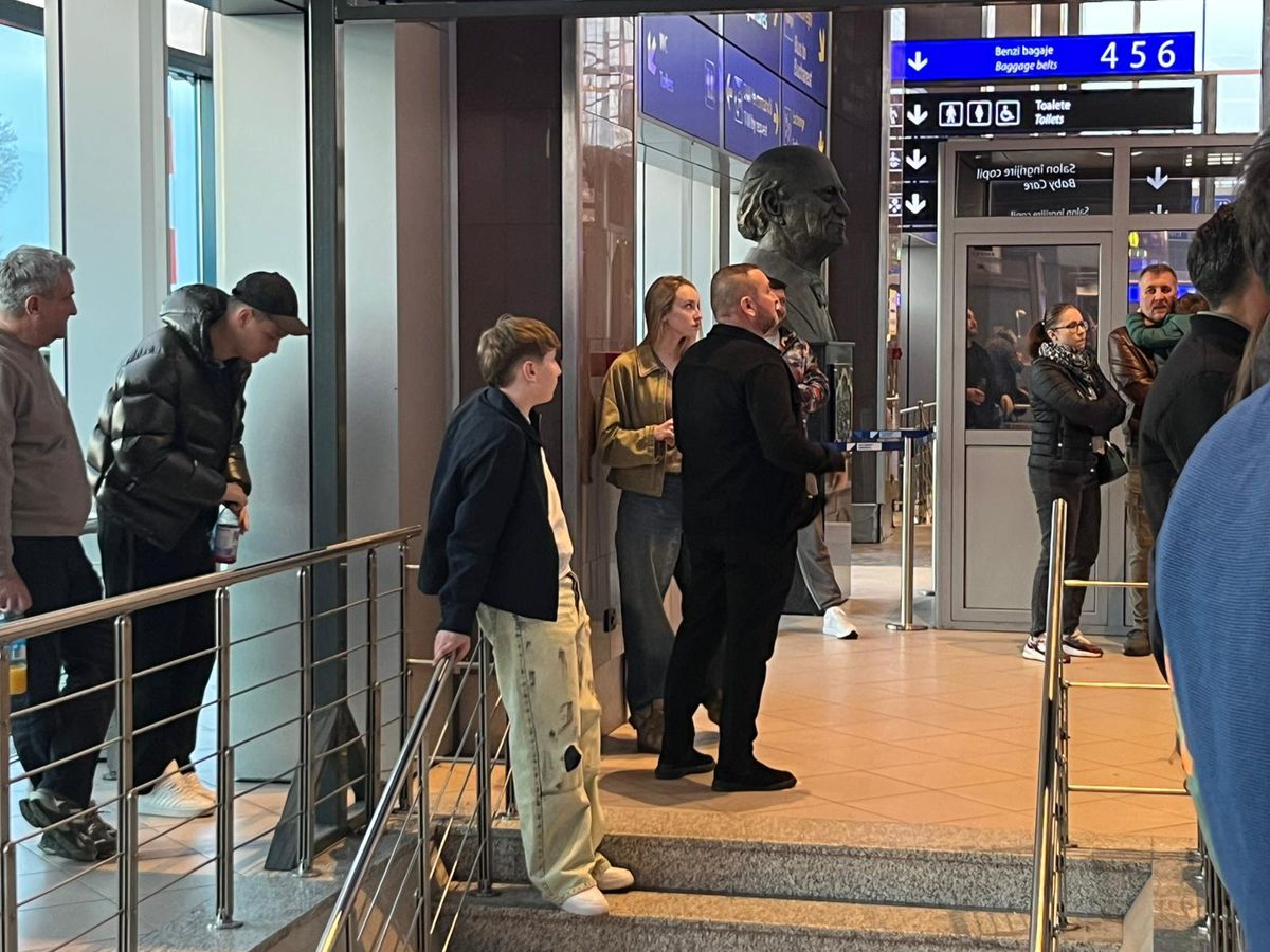 Ionuț Radu a aterizat la București » Cum arată piciorul portarului și prima reacție de la aeroport