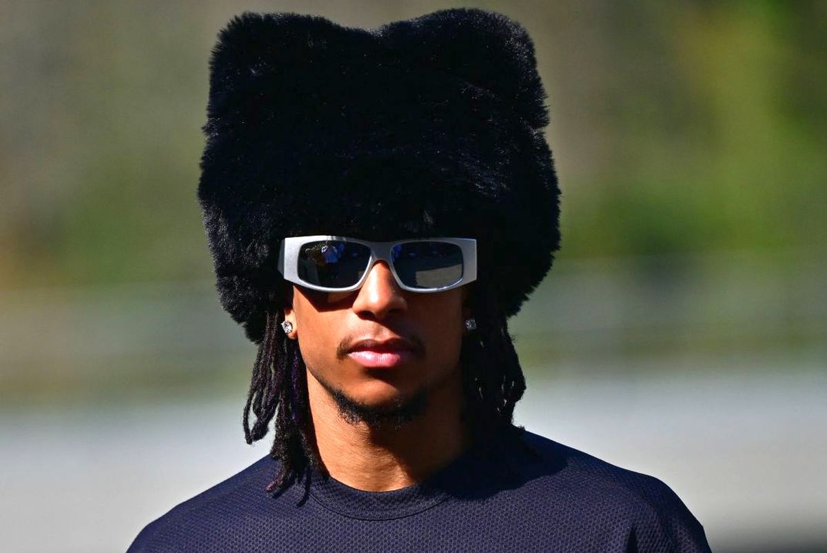 Parada modei la Clairfontaine și un val de ironii: „E vedeta Franței sau Mickey Mouse?!”