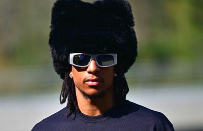 Parada modei la Clairfontaine și un val de ironii: „E vedeta Franței sau Mickey Mouse?!”