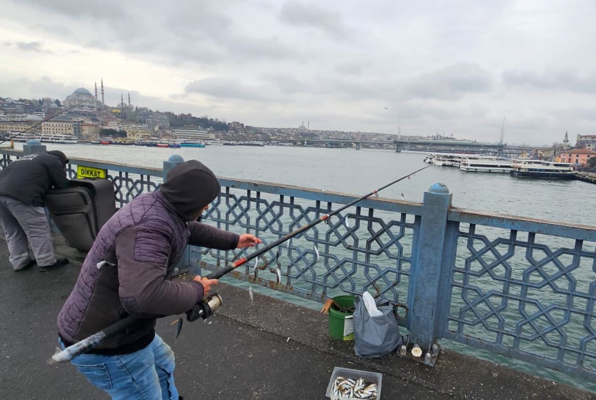 Fir întins! Tradiția care nu moare în Istanbul și celebra piață de pește: „Dacă iei de la alții, nu au intensitate aromatică”