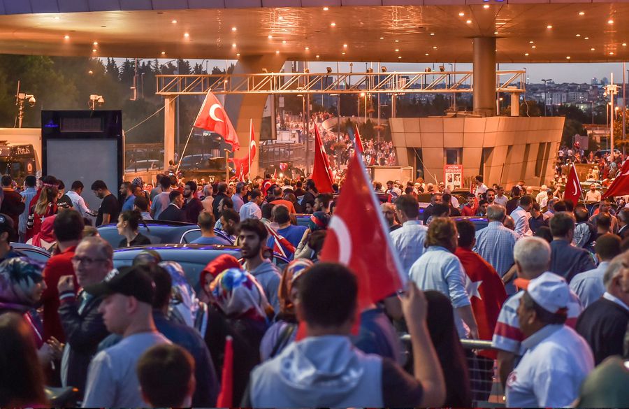 Pază armată din avion până în hotel » Măsuri de securitate fără precedent la Istanbul! Cine e omul de la SIAS din delegație