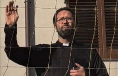 Deghizat în preot, a intrat pe teren și a lovit un jucător! » Incredibil cine se ascundea sub sutană: cum s-a încheiat scandalul