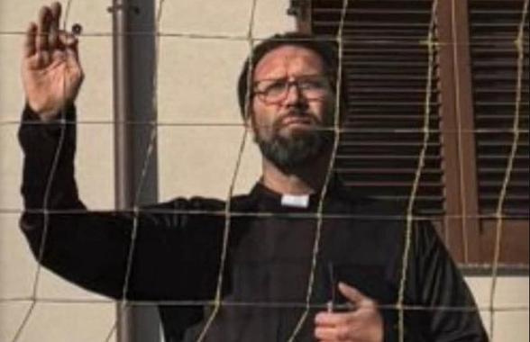 Deghizat în preot, a intrat pe teren și a lovit un jucător! » Incredibil cine se ascundea sub sutană: cum s-a încheiat scandalul