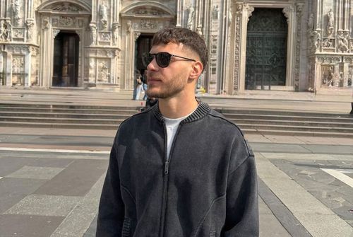 Laurențiu Popescu și-a întrerupt vacanța din Milano pentru a se prezenta de urgență la lot. foto Instagram