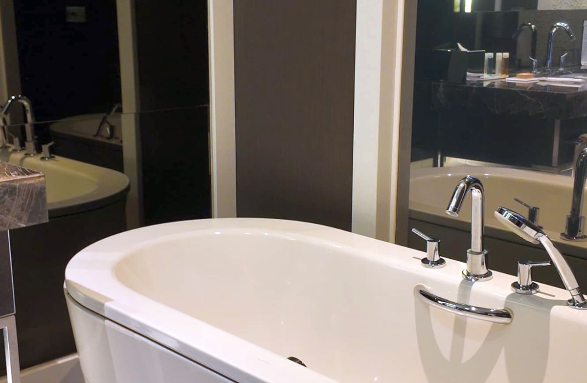 Cum arată camerele în hotelul care găzduiește naționala României pe malul Bosforului