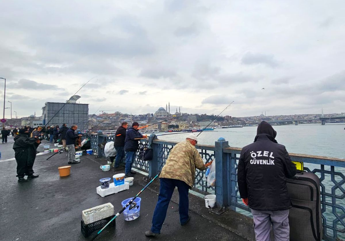 Fir întins! Tradiția care nu moare în Istanbul și celebra piață de pește: „Dacă iei de la alții, nu au intensitate aromatică”