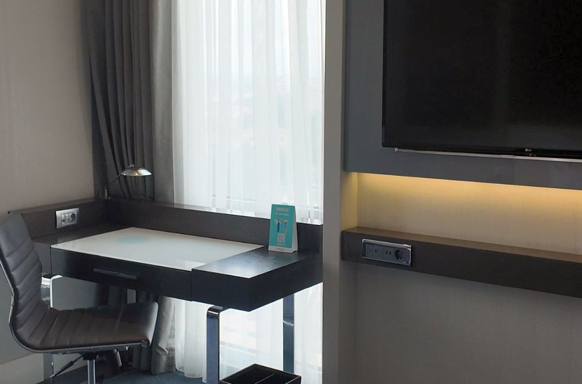 Cum arată camerele în hotelul care găzduiește naționala României pe malul Bosforului