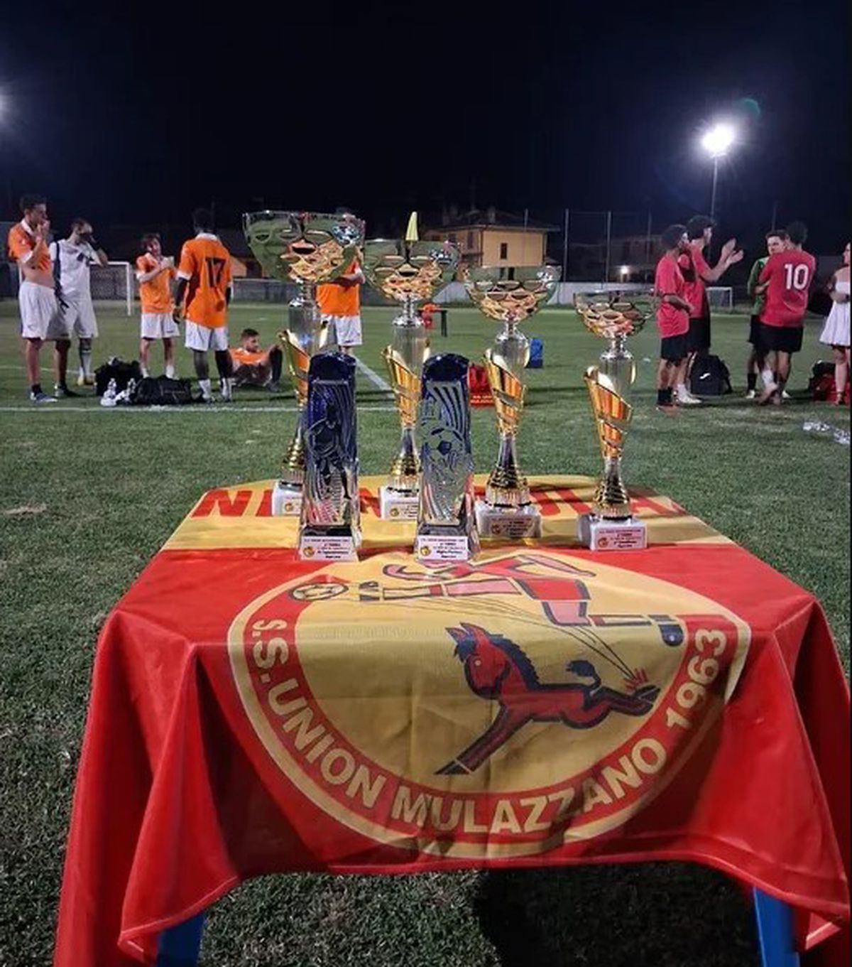 Antrenorul s-a deghizat în preot pentru a evita suspendarea