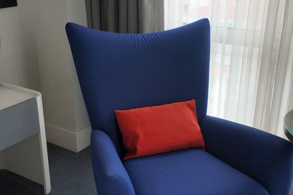 Cum arată camerele în hotelul care găzduiește naționala României pe malul Bosforului