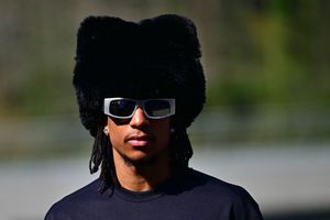 Parada modei la Clairfontaine și ironiile presei: „E vedeta lui Bayern sau Mickey Mouse?!”